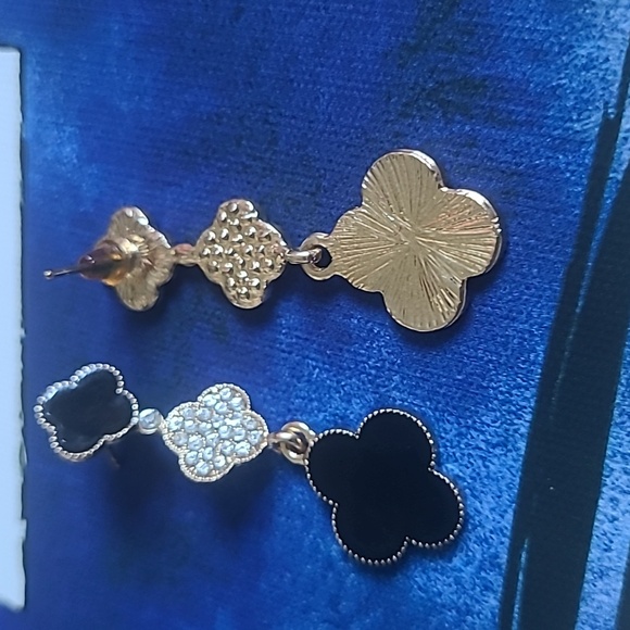 Ella's Clover Shaped Earrings - Picture 3 of 7